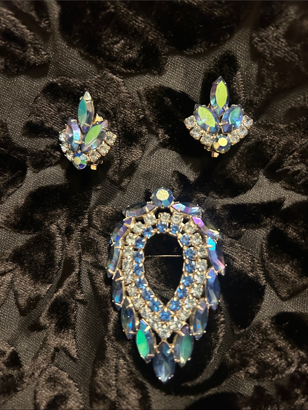 Sarah Coventry Blue Aurora-Effect Crystal Brooch and Clip-On Earrings - Picture 1 of 2